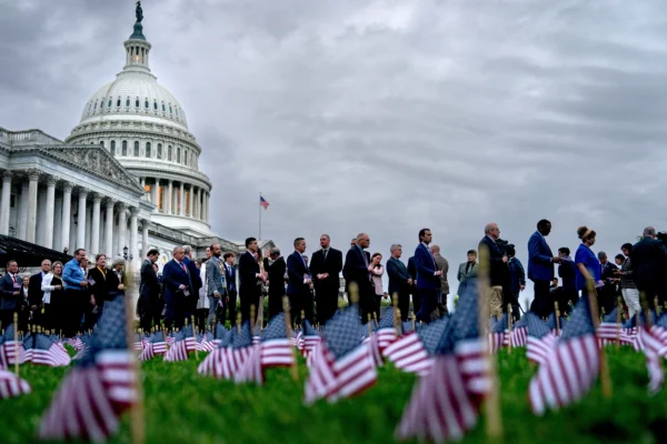 Thousands Pay Tribute to Fallen Officers in DC