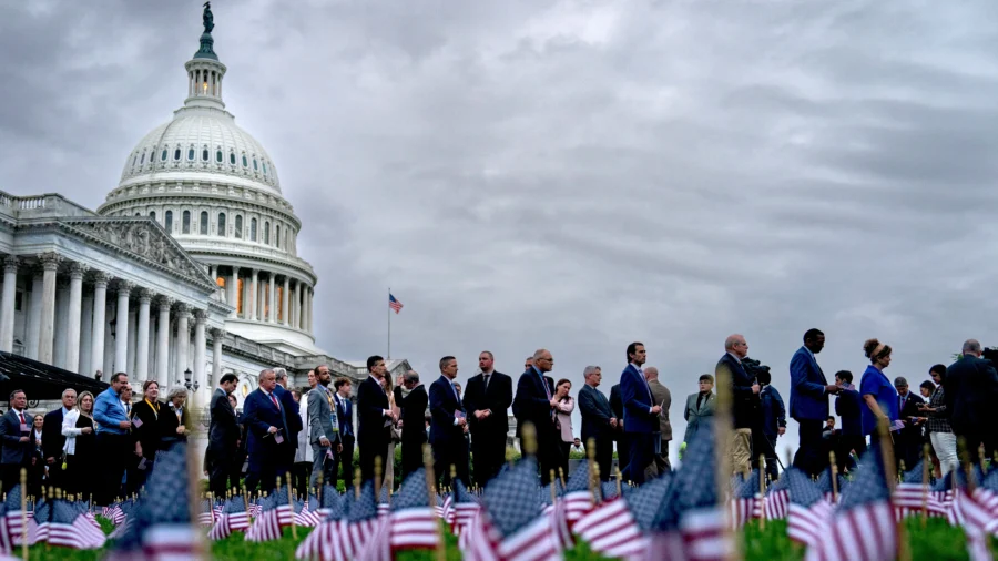 Thousands Pay Tribute to Fallen Officers in DC