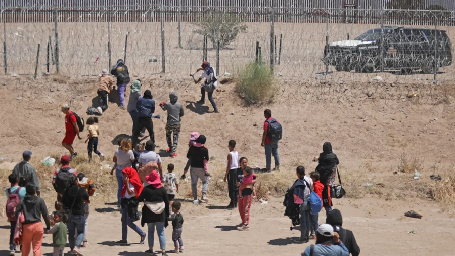 The Border Is a 'Deliberate Crisis': Former DHS Official