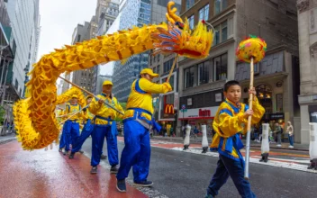 Taiko Drummer and Dragon Dance Performer Share Value of Traditional Chinese Culture