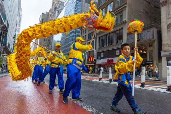 Taiko Drummer and Dragon Dance Performer Share Value of Traditional Chinese Culture