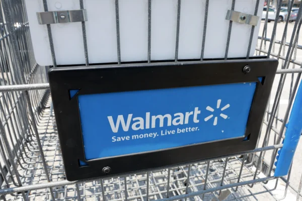 Walmart’s Combination of Factors Attracting Customers Across Income Groups: Expert
