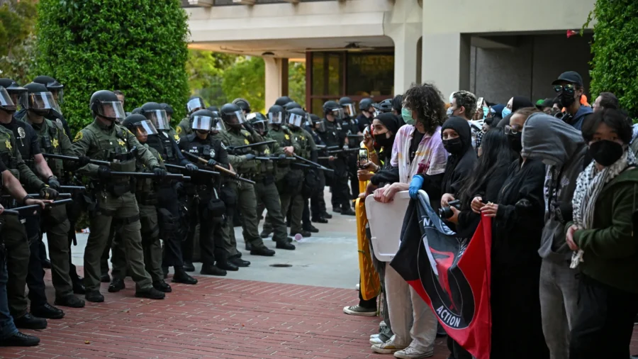 Police Dismantle Encampment at UC Irvine