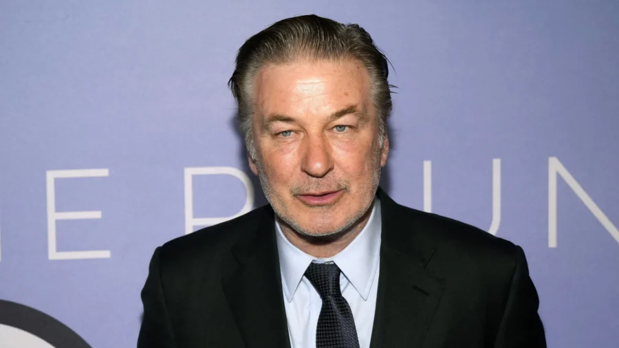 Judge Pushes Decision to Next Week on Alec Baldwin’s Indictment in Fatal 2021 Shooting