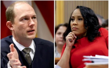 (Left) Fulton County Superior Judge Scott McAfee presides in court. (Rght) Fulton County District Attorney Fani Willis looks on during a hearing on the Georgia election interference case in Atlanta on March, 1, 2024. (Alex Slitz/AP Photos)