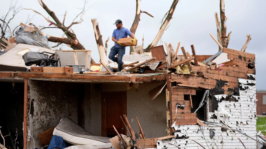 5 Dead and at Least 35 Injured as Tornadoes Ripped Through Iowa, Officials Say