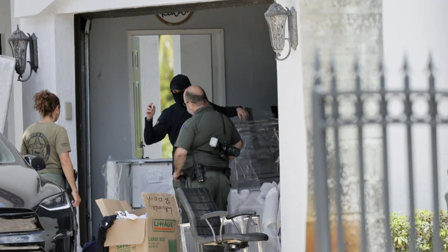 Florida Sheriff’s Office Raids Home of Rapper Sean Kingston, Arrests Mother