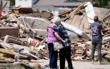 More Severe Weather Forecast in Midwest as Iowa Residents Clean Up Tornado Damage