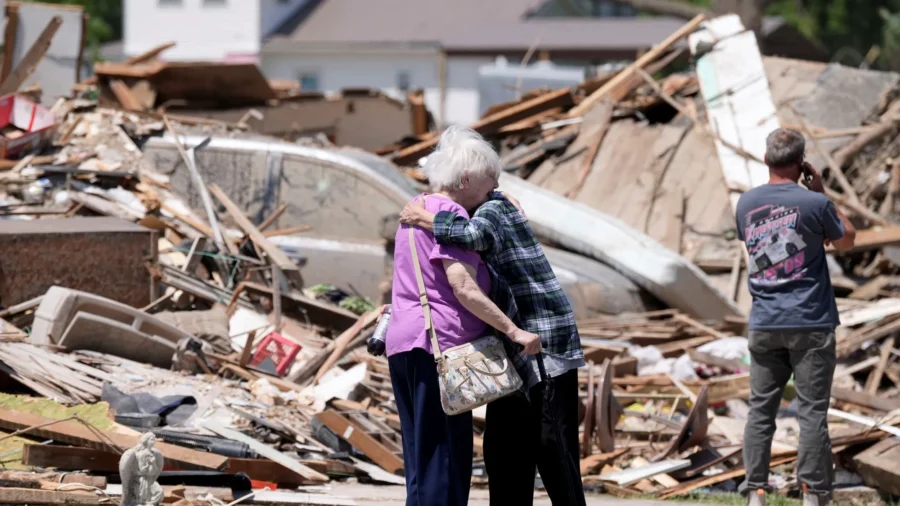 More Severe Weather Forecast in Midwest as Iowa Residents Clean Up Tornado Damage