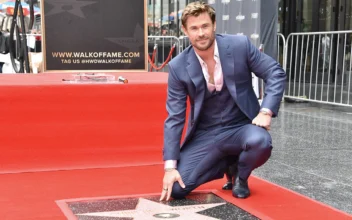 Chris Hemsworth Gets Hollywood Star