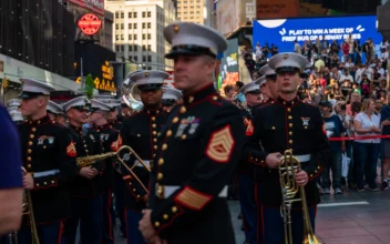 Marine Corps Band and Silent Drill Platoon Celebrate Current and Former Service Members in Times Square Event