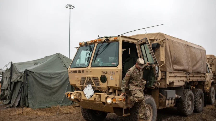 US Admiral: Foreigners Attempt to Enter Military Bases Weekly