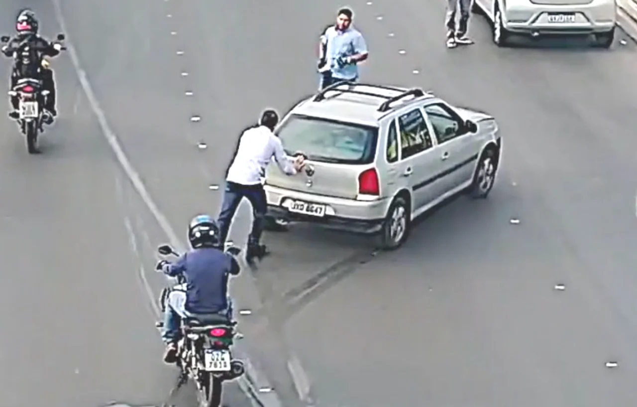 People Helping Other Drivers and Preventing Accidents