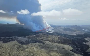 Iceland Volcano Spews Lava and Smoke for a 2nd Day