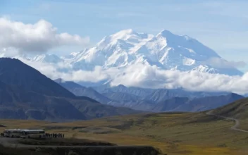 2 Climbers Suffering From Hypothermia Await Rescue Off Denali, North America’s Tallest Mountain