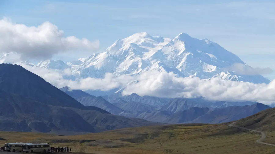 2 Climbers Suffering From Hypothermia Await Rescue Off Denali, North America’s Tallest Mountain