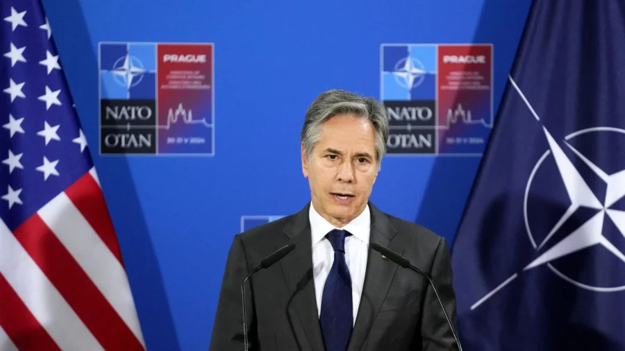Blinken Says Ukraine Can Address Threats on 'Russian Side of the Border' With US Weapons