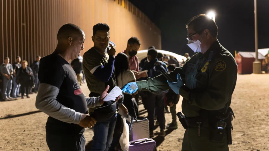 Citizenship for DACA Recipients and Spouses of Citizens Is 'Right Thing to Do': Business Leader