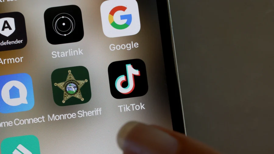 LAUSD to Ban Cell Phone Use During School Day