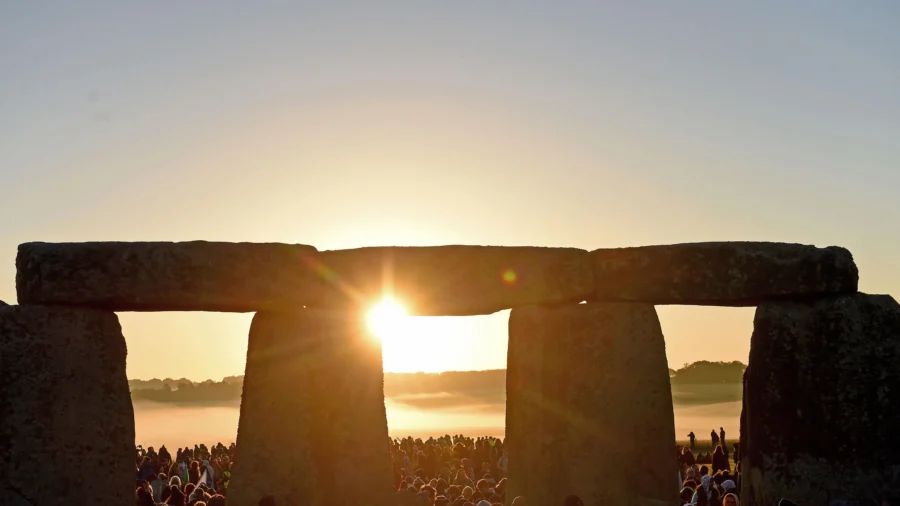 Sunrise as Summer Solstice Is Marked at Stonehenge