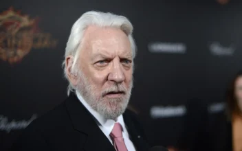 ‘M*A*S*H’ Actor Donald Sutherland Dies at 88