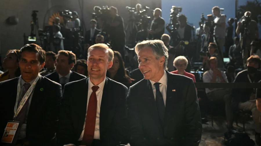 Top Netanyahu Aides Meet US Officials Despite Accusations of Withholding Weapon Shipments