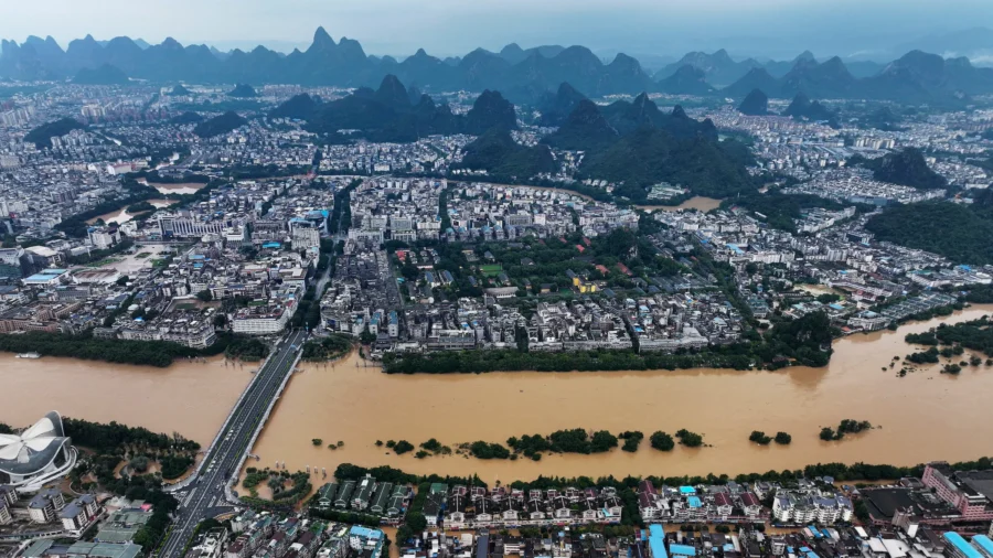Southern China Hit by Record Flood, at Least 9 Dead