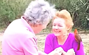 Bird Won’t Leave Older Sisters’ Side After Mother’s Death