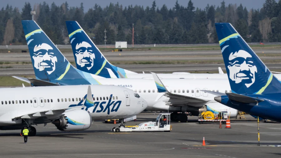 Alaska Airlines Flight Attendants Reach Tentative Deal on Pay Raises, Union Says