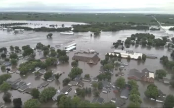 Railroad Bridge Collapses Into Big Sioux River on Iowa–South Dakota Border as Midwest Suffers Severe Flooding