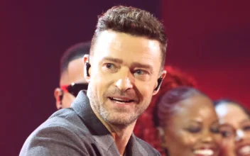 Singer Justin Timberlake Speaks to Fans About His DWI Arrest on Long Island