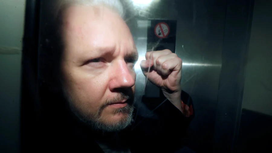 Assange Arrives at Saipan International Airport for His Court Hearing