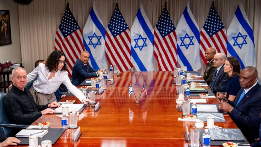 Austin Meets Israeli Counterpart and Urges Diplomacy as Israel Moves Toward Lebanon