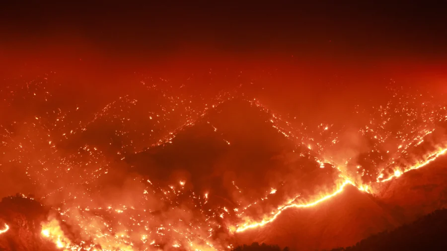 Firefighters Make Progress on Oregon, California, New Mexico Fires