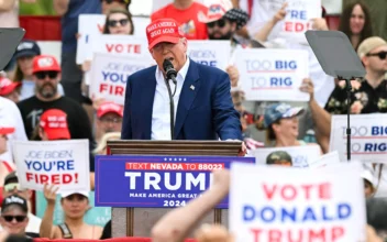 Trump Campaigns in Chesapeake, Virginia, After Debate