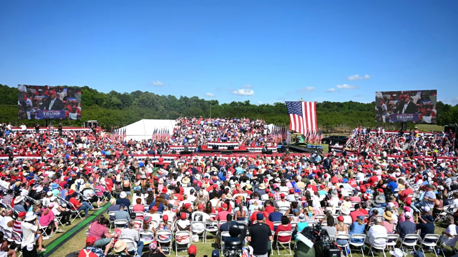 Trump Campaigns in Chesapeake, Virginia, After Debate