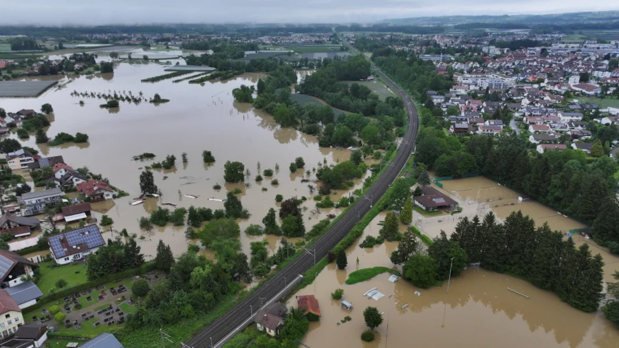 Firefighter Dies and Long-Distance Train Derails Amid Heavy Rains and Flooding in Germany