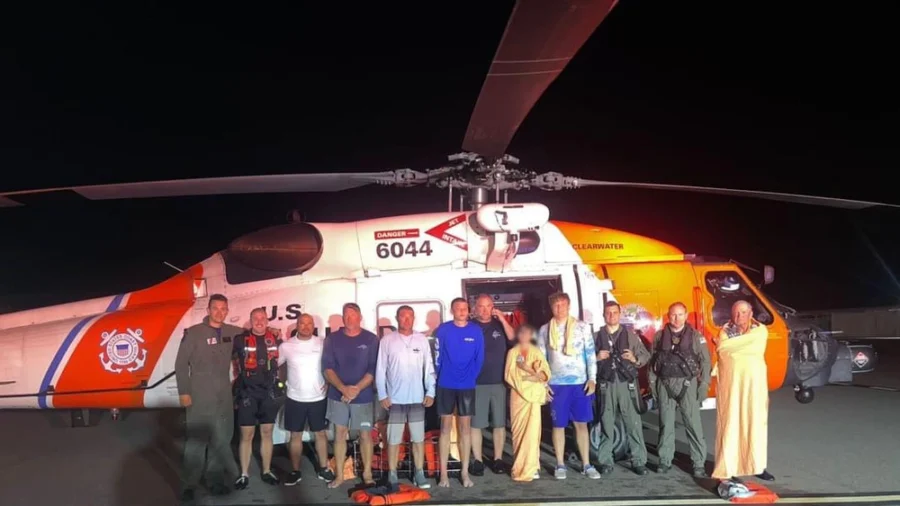 Florida Coastguard Rescues 8 People After Boat Capsizes off Coastline: USCG