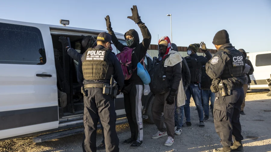 Arizona Voters to Decide If Police Can Arrest Illegal Immigrants