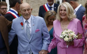 100-Year-Old World War II Veteran Marries His Bride Near Normandy’s D-Day Beaches