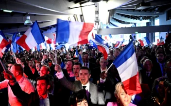 France’s Election Issues Mirror US, but Lacks Trump-Like Leader: Commentators