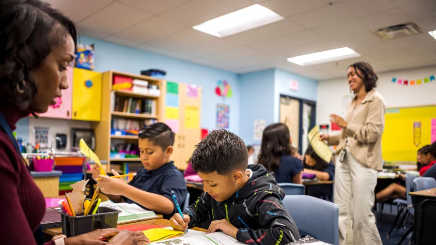 Bring Technology Into Classroom to Supplement Teachers, Gear Curriculum for Information Age: Author