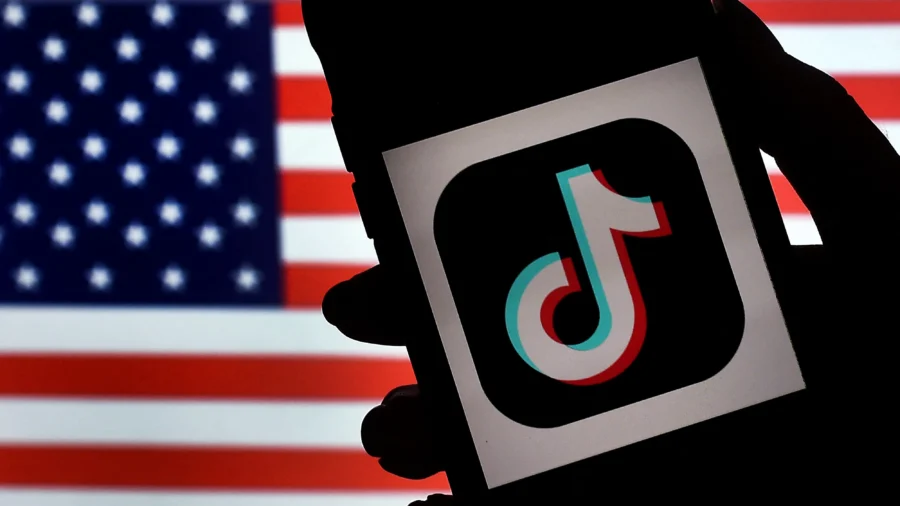 Trump Favors TikTok in US 'For a Little While'
