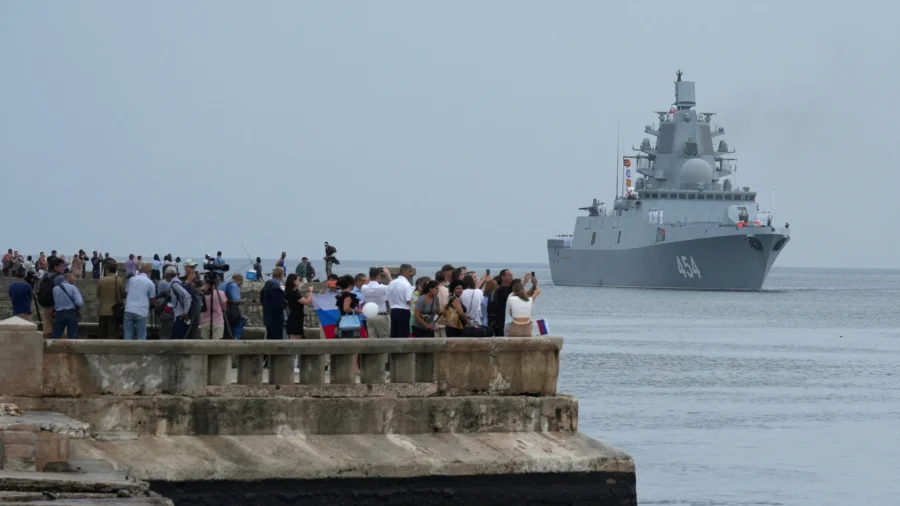 Recent Threatening Moves by Russia 'Just as Pressing as in 1961': National Security Analyst