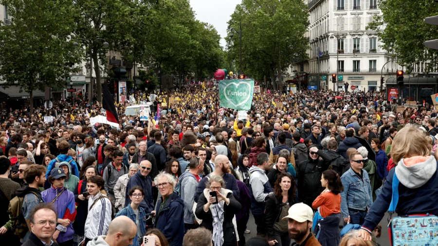 Nationalists on Course to Win French Parliamentary Elections as 250,000 Demonstrate Against the Party