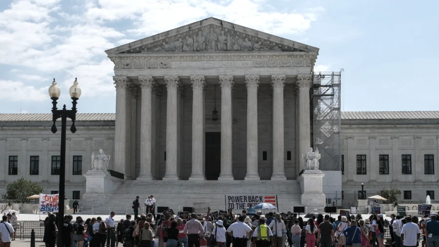 'Mixed Ruling' From Supreme Court on Trump’s Immunity Most Likely: Legal Expert