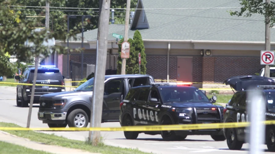 2 Police Officers Wounded, Suspect Killed in Shooting in Waterloo, Iowa
