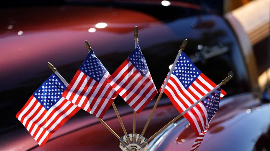 Independence Day a 'Point of Pride' for Service Members and Veterans: Retired Navy Seal Officer