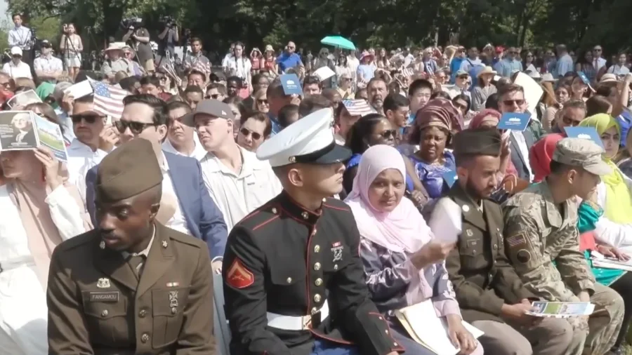 100 New US Citizens Sworn In at Mount Vernon