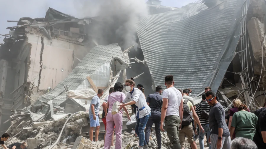 Ukraine Says Dozens of Civilians Dead After Russian Attack, Kremlin Denies Hitting Civilian Targets